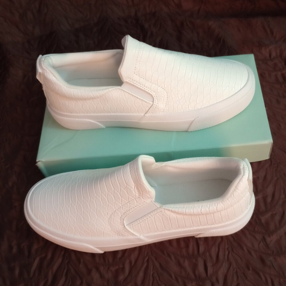 Lace Free Casual Sneakers - White